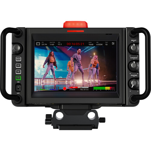 بررسی دوربین استودیویی Blackmagic Design 4K Plus