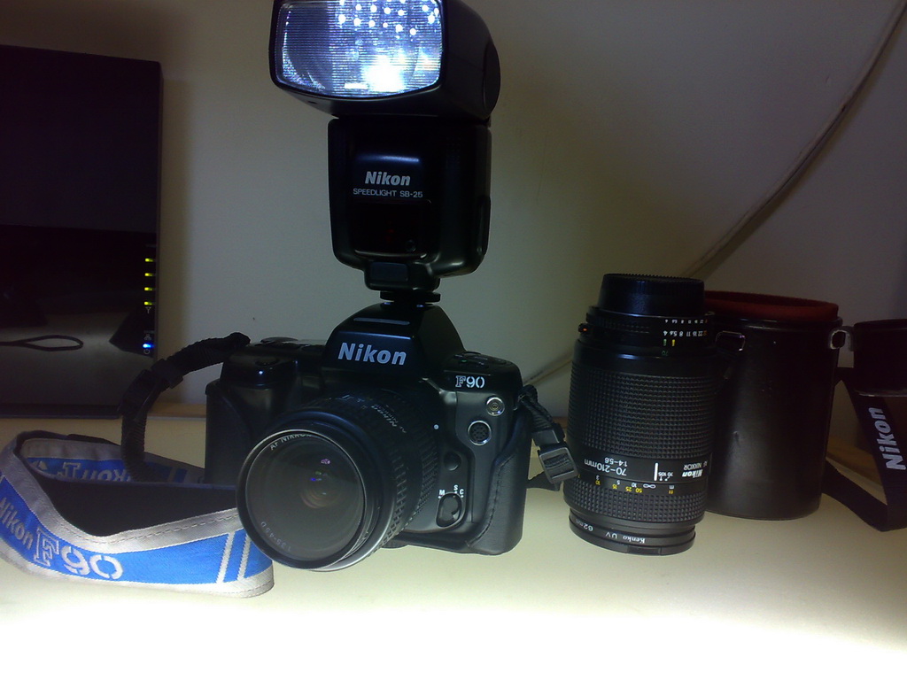 دوربین آنالوگ Nikon F90